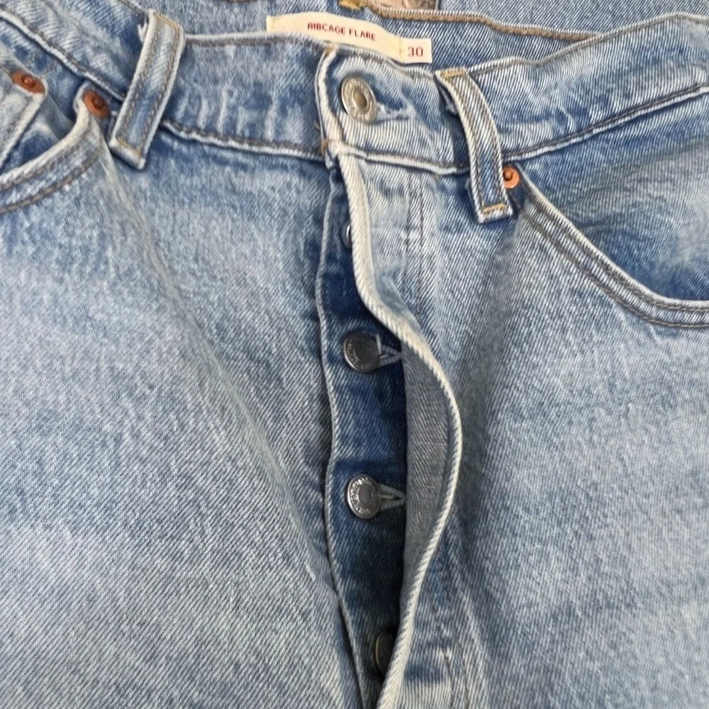 Levi’s Ribcage Flare Jeans High Rise Button Fly Light Wash Altered Hem 30 - Picture 6 of 8